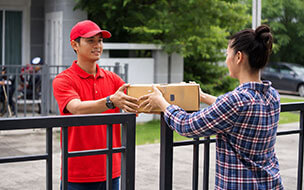 Delivery staff tracking and task management